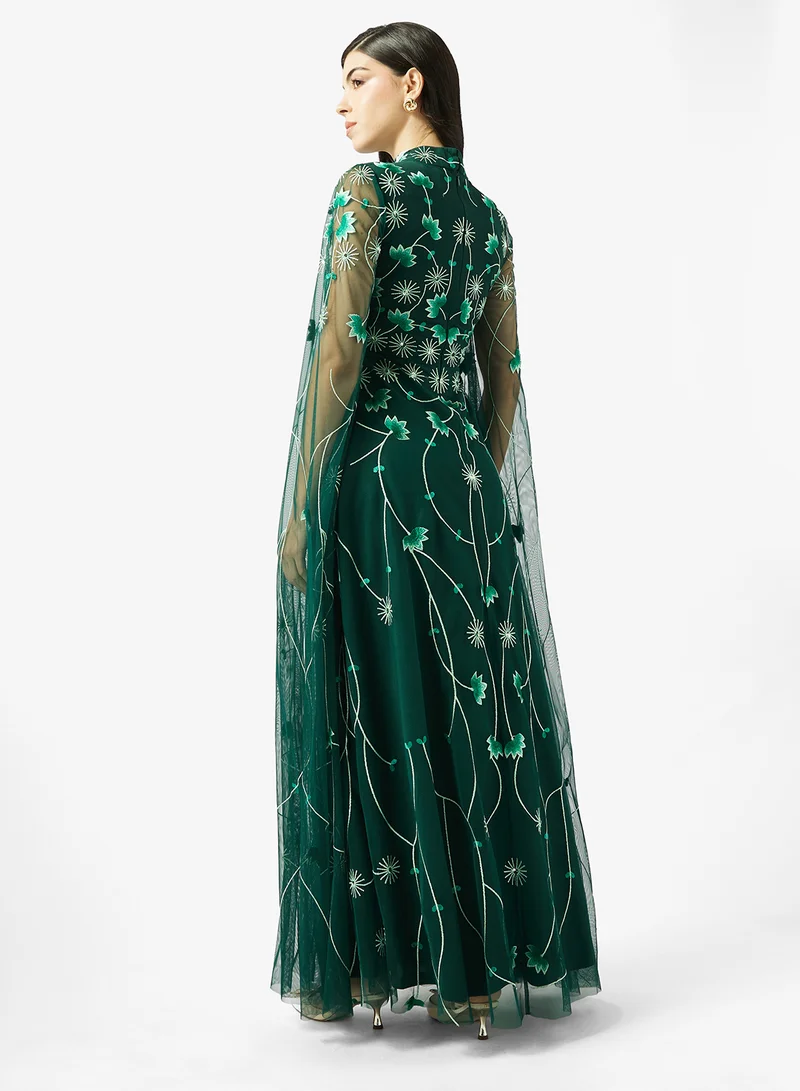 فروك اند فرل فستان ماكسي بأكمام كاب مزينة